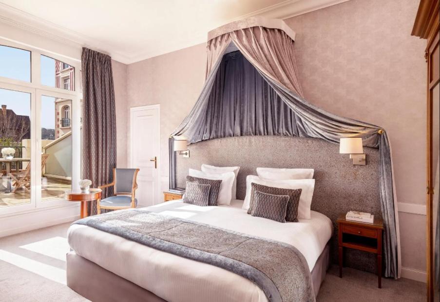 Hotel Barriere Le Royal Deauville Exteriör bild