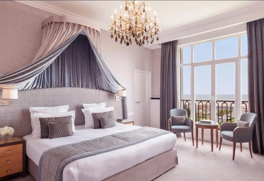 Hotel Barriere Le Royal Deauville Exteriör bild